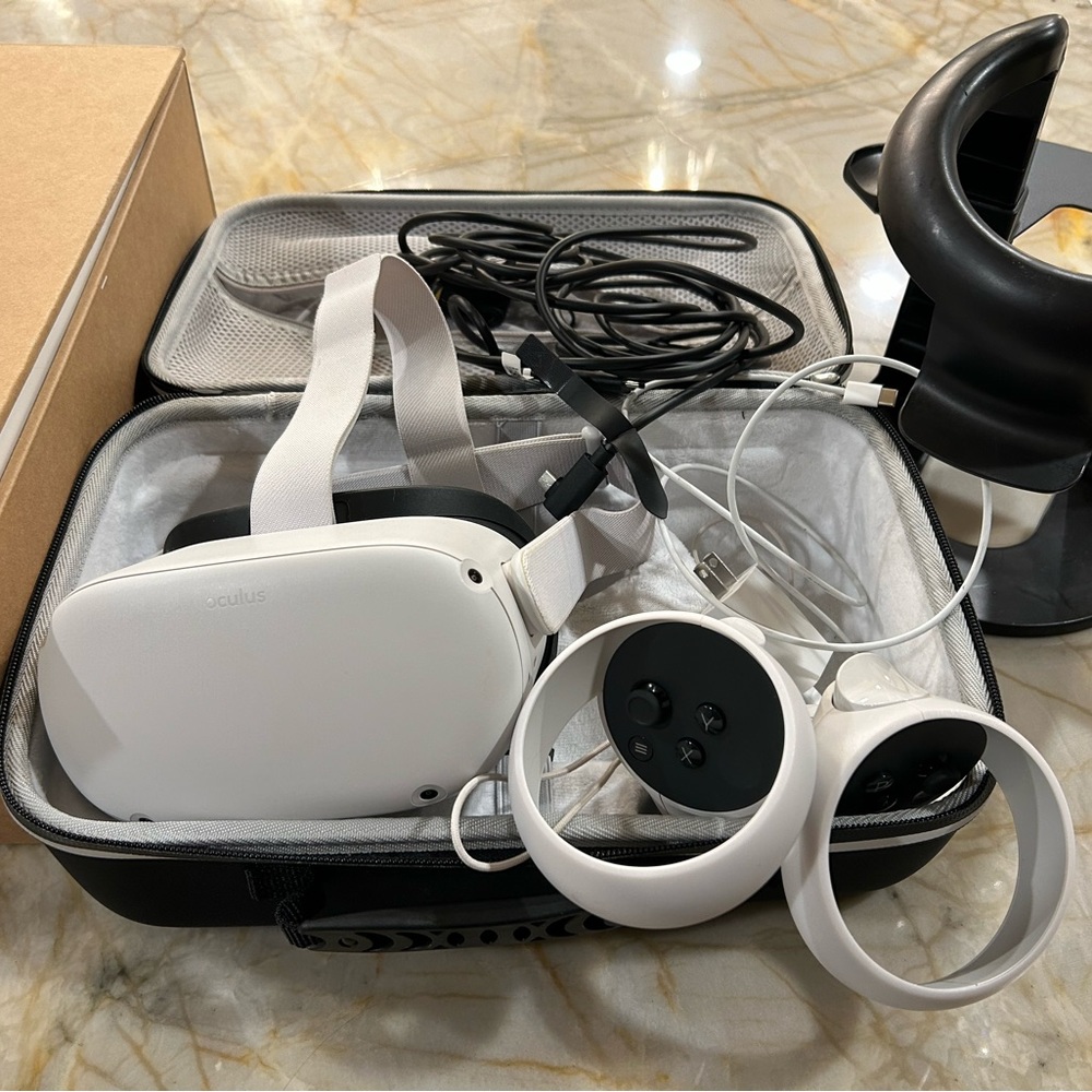 Oculus quest 2, with case, stand and official link cable